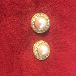 Round faux pearl earrings with rhinestones